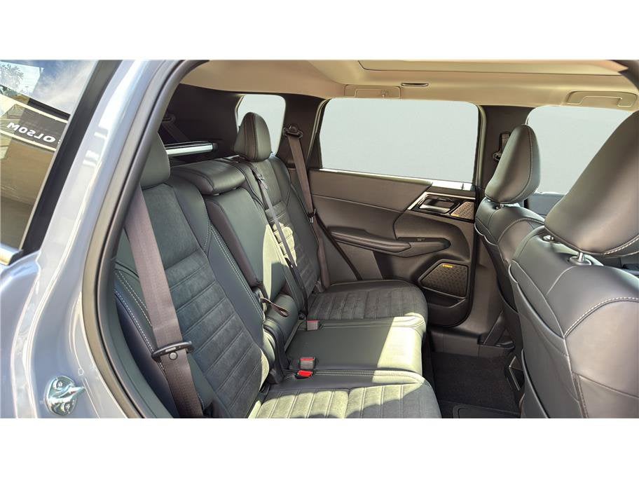 2026 Mitsubishi Outlander Plug-In Hybrid SE