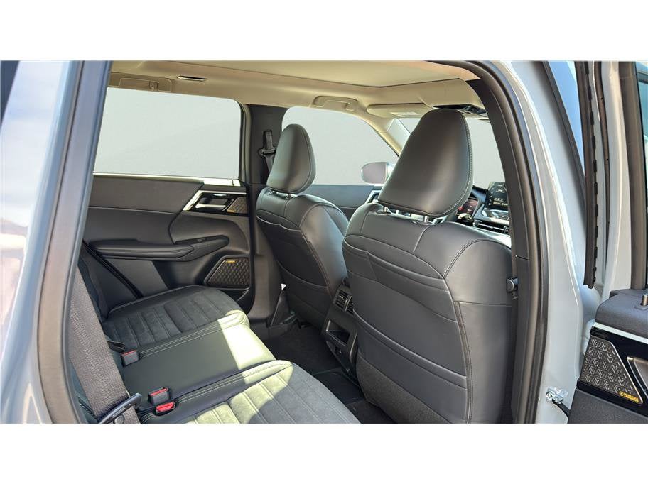 2026 Mitsubishi Outlander Plug-In Hybrid SE