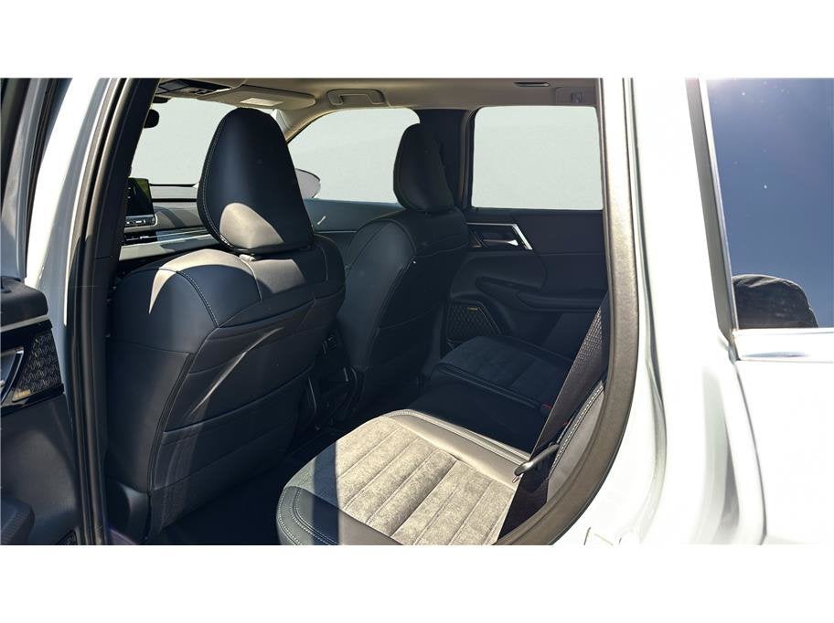 2026 Mitsubishi Outlander Plug-In Hybrid SE