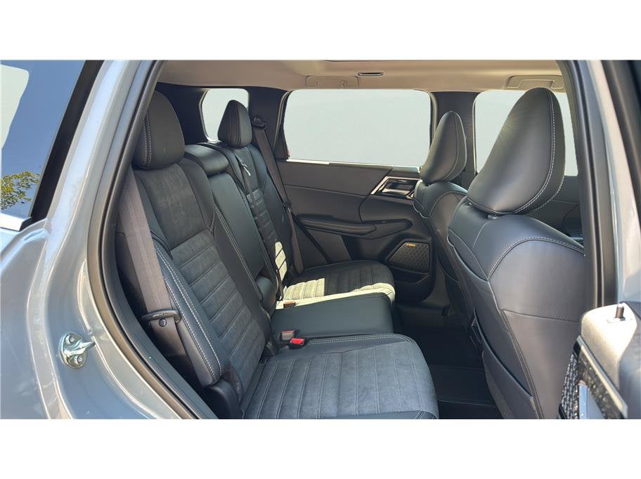 2026 Mitsubishi Outlander Plug-In Hybrid SE