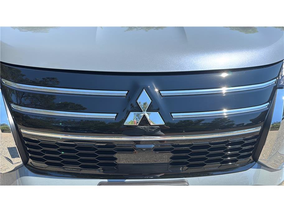 2026 Mitsubishi Outlander Plug-In Hybrid SE