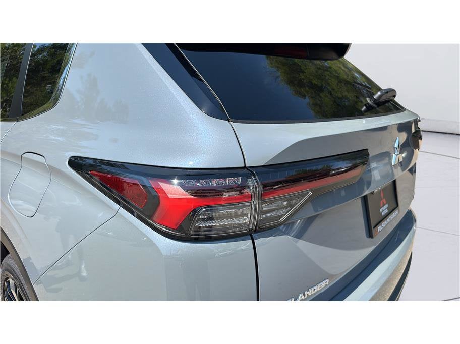 2026 Mitsubishi Outlander Plug-In Hybrid SE