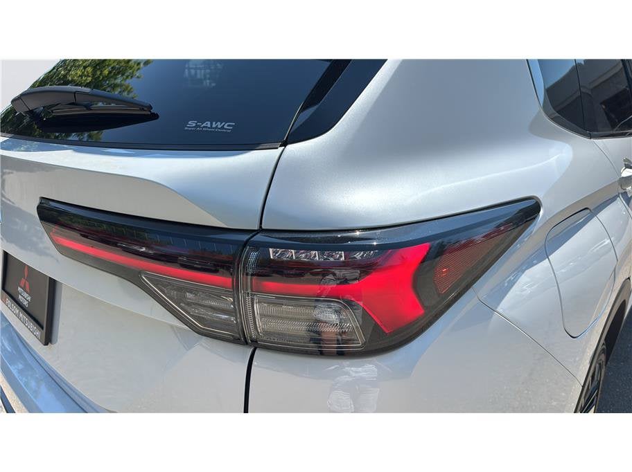 2026 Mitsubishi Outlander Plug-In Hybrid SEL Sport Utility 4D