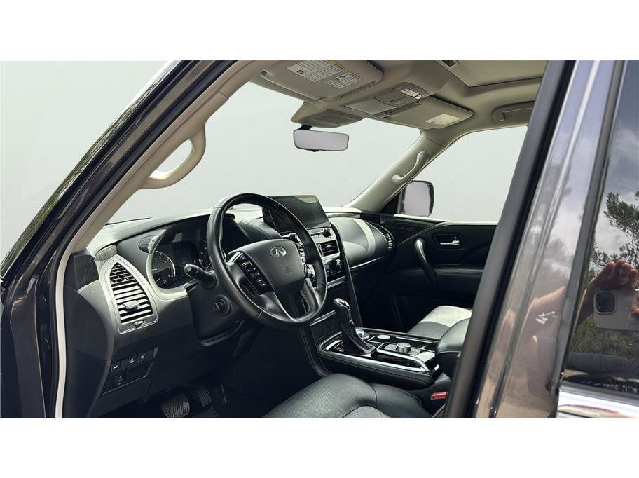 2024 INFINITI QX80 LUXE