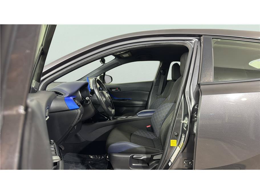 2021 Toyota C-HR XLE Sport Utility 4D