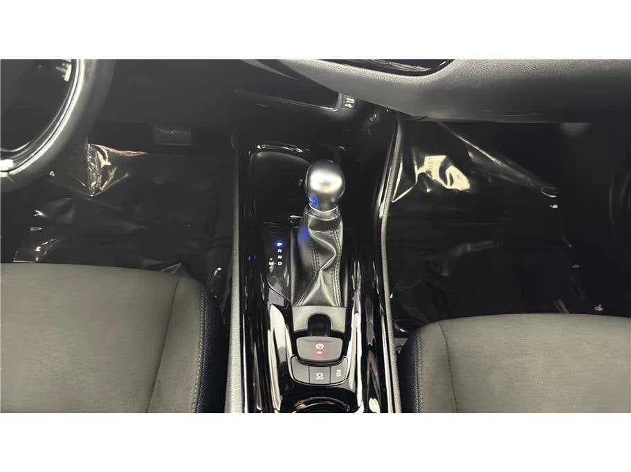 2021 Toyota C-HR XLE Sport Utility 4D