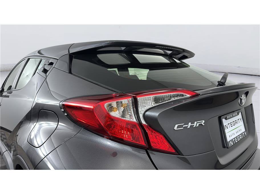 2021 Toyota C-HR XLE Sport Utility 4D