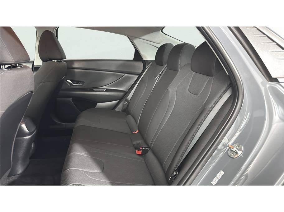 2023 Hyundai Elantra SE