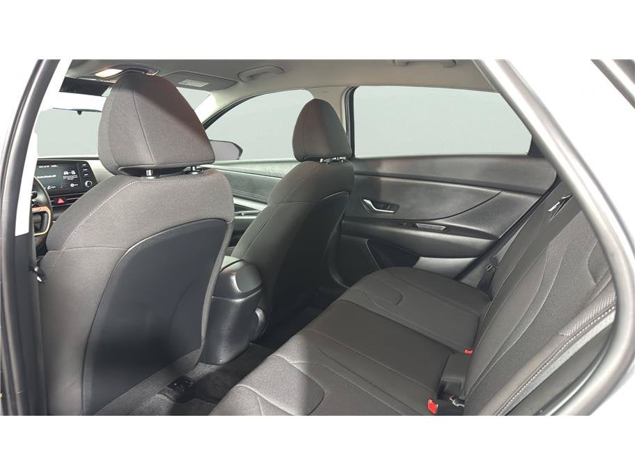 2023 Hyundai Elantra SE