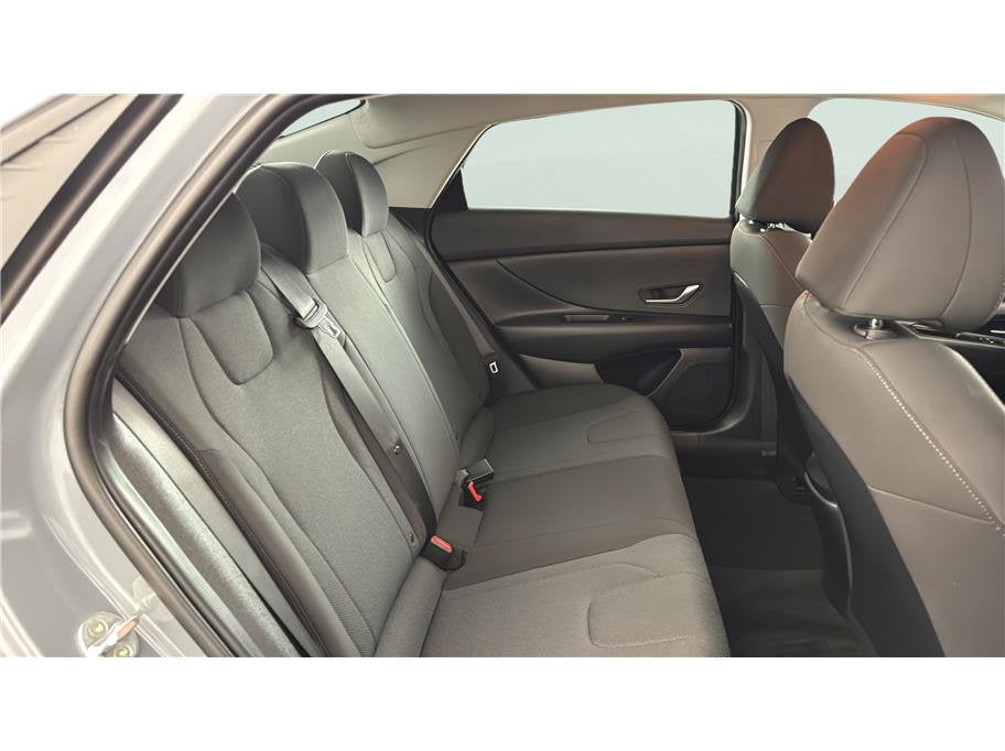 2023 Hyundai Elantra SE