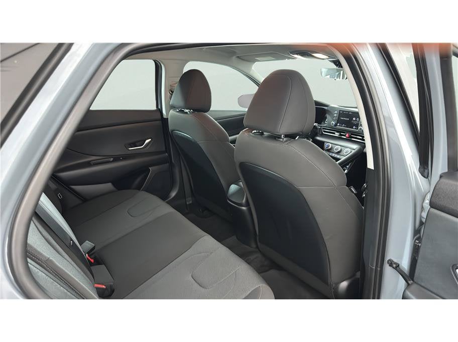 2023 Hyundai Elantra SE