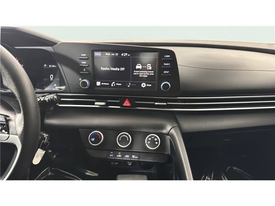 2023 Hyundai Elantra SE