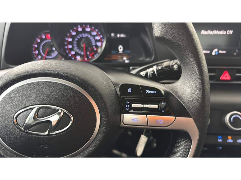 2023 Hyundai Elantra SE