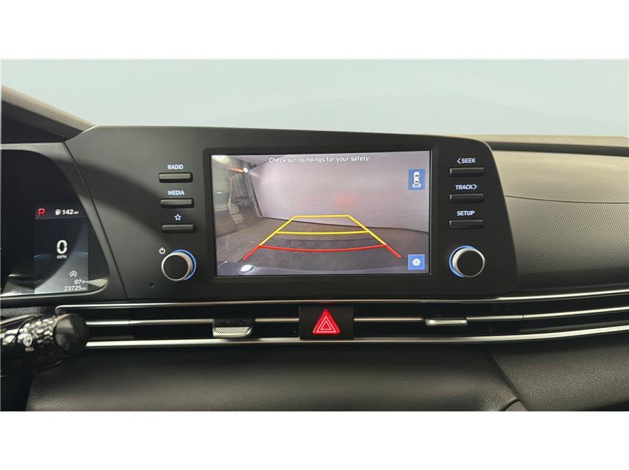2023 Hyundai Elantra SE