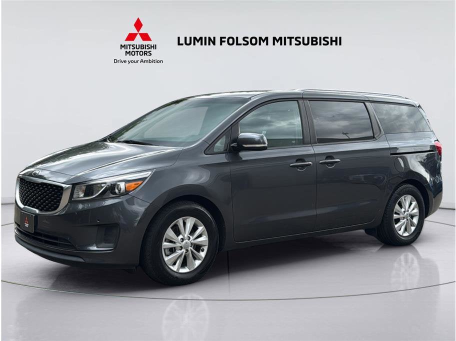 2017 Kia Sedona LX's photo