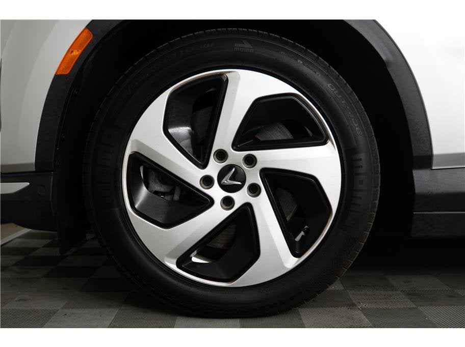 2023 VinFast VF 8 Eco
