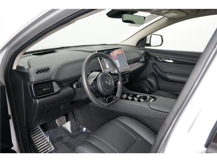 2023 VinFast VF 8 Eco