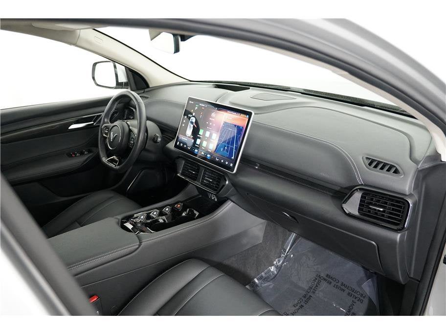 2023 VinFast VF 8 Eco