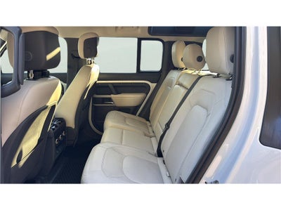 2023 Land Rover Defender SE