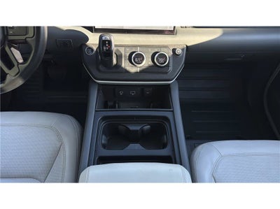 2023 Land Rover Defender SE