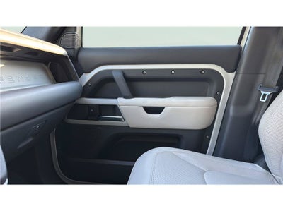 2023 Land Rover Defender SE