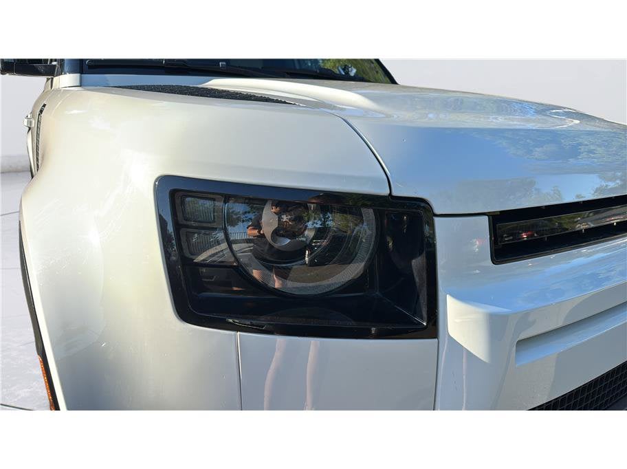 2023 Land Rover Defender SE