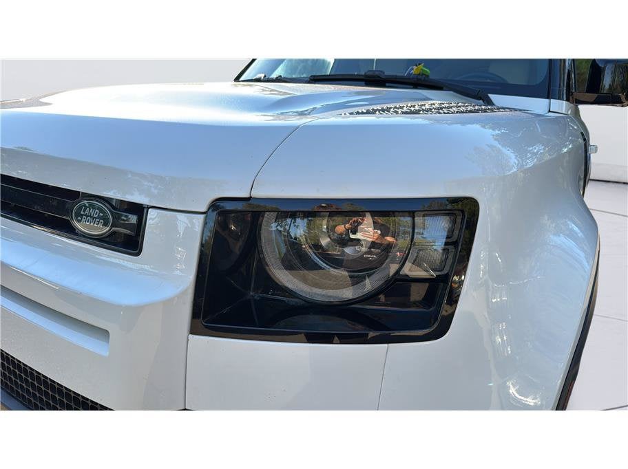 2023 Land Rover Defender SE
