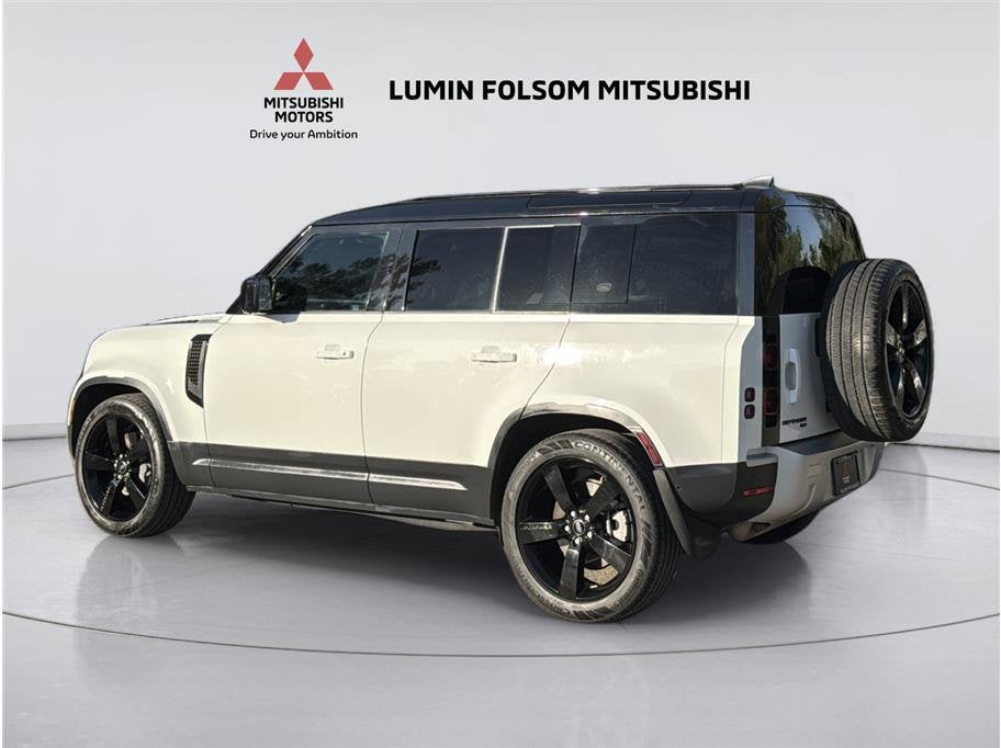 2023 Land Rover Defender SE
