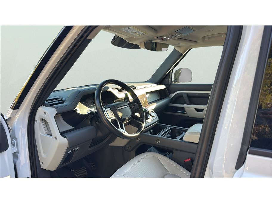 2023 Land Rover Defender SE