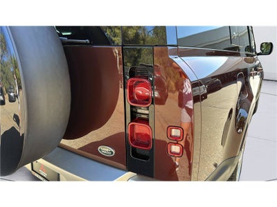 2023 Land Rover Defender SE