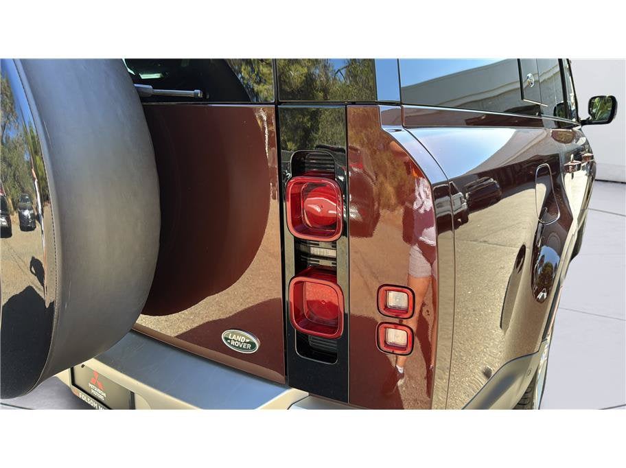 2023 Land Rover Defender SE