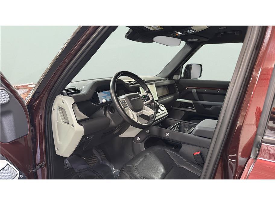 2023 Land Rover Defender SE