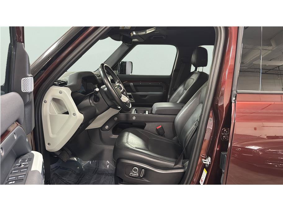 2023 Land Rover Defender SE