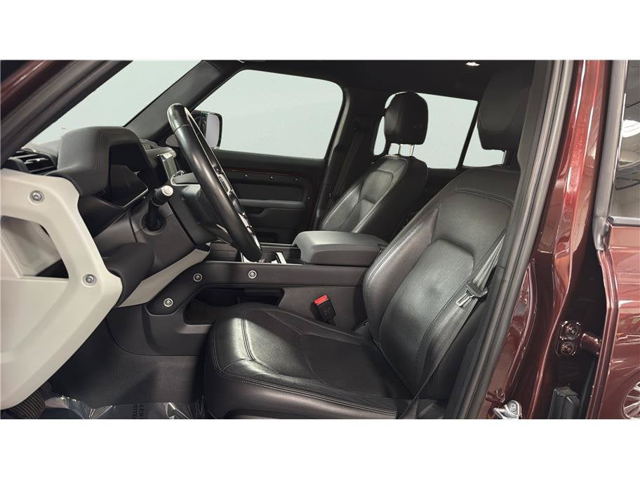 2023 Land Rover Defender SE