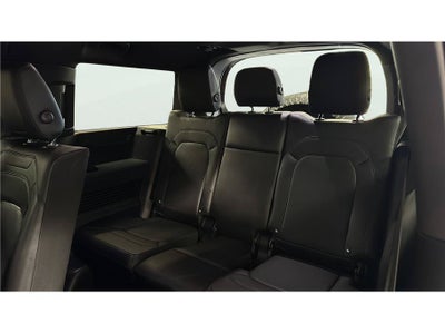 2023 Land Rover Defender SE