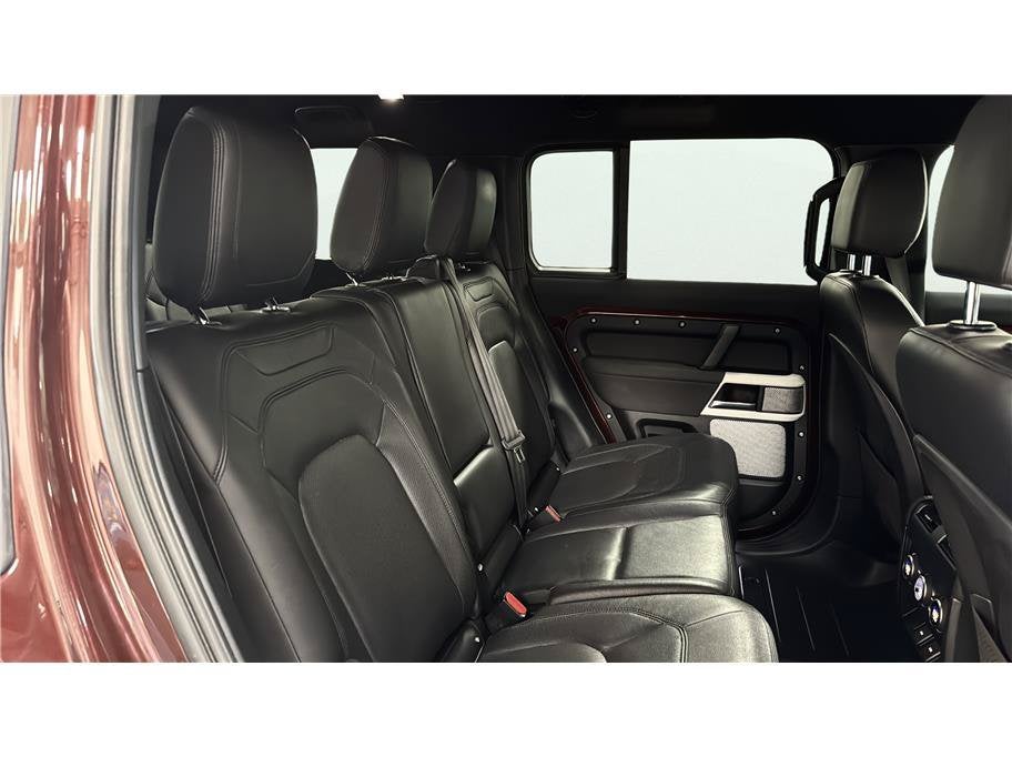2023 Land Rover Defender SE