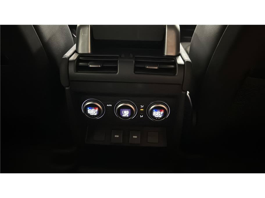 2023 Land Rover Defender SE