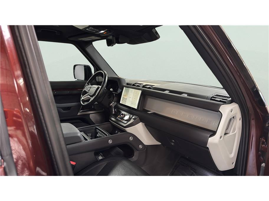 2023 Land Rover Defender SE