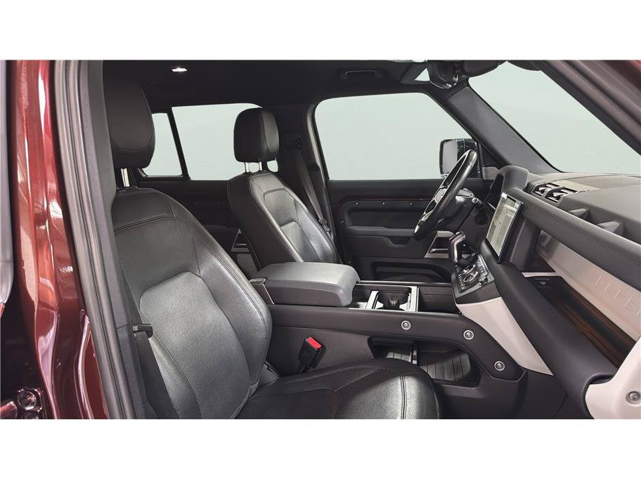 2023 Land Rover Defender SE