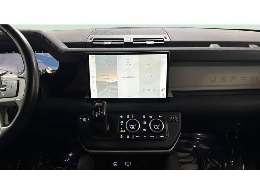 2023 Land Rover Defender SE