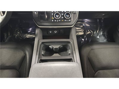 2023 Land Rover Defender SE
