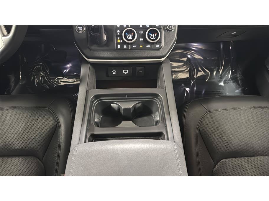 2023 Land Rover Defender SE
