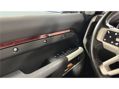 2023 Land Rover Defender SE