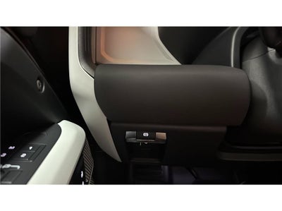 2023 Land Rover Defender SE