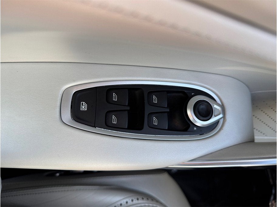 2021 Aston Martin DBX Sport Utility 4D