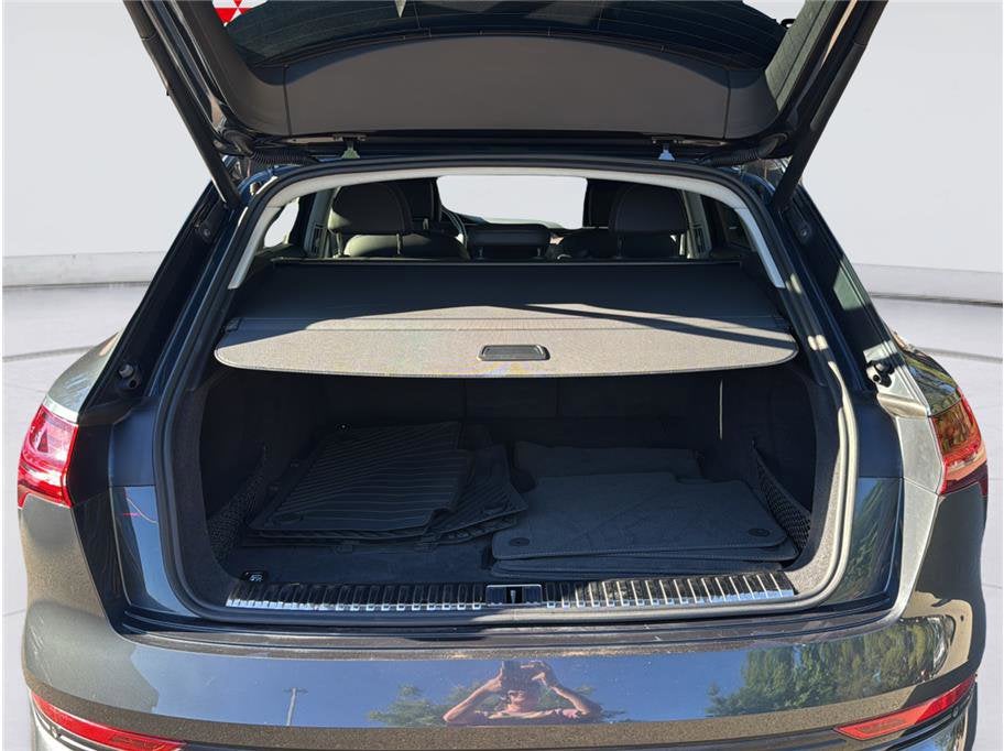 2019 Audi e-tron Premium Plus