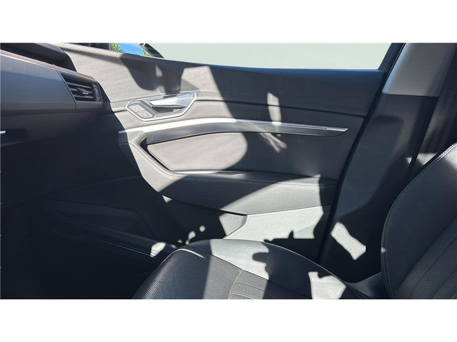 2019 Audi e-tron Premium Plus