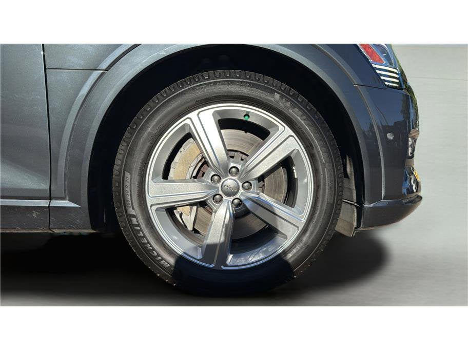 2019 Audi e-tron Premium Plus