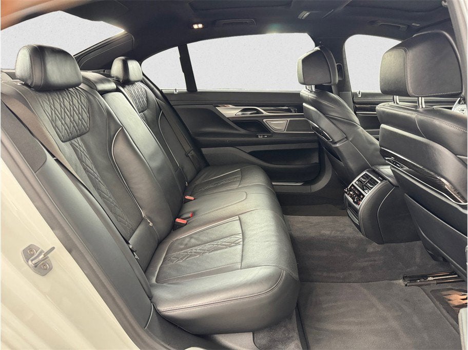 2018 BMW 7 Series 750i