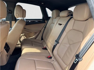 2021 Porsche Macan Sport Utility 4D